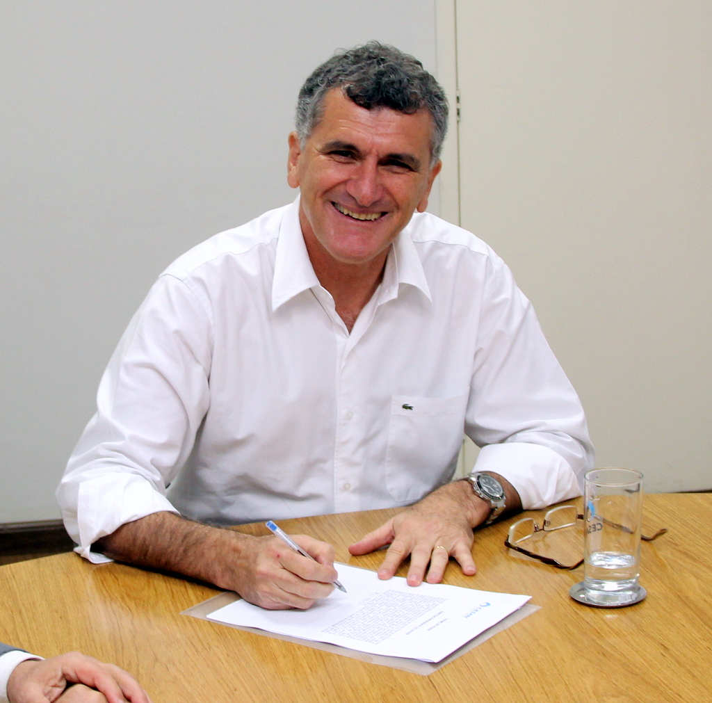 Paulo Ruy Carnelli assume presidência da Cesan